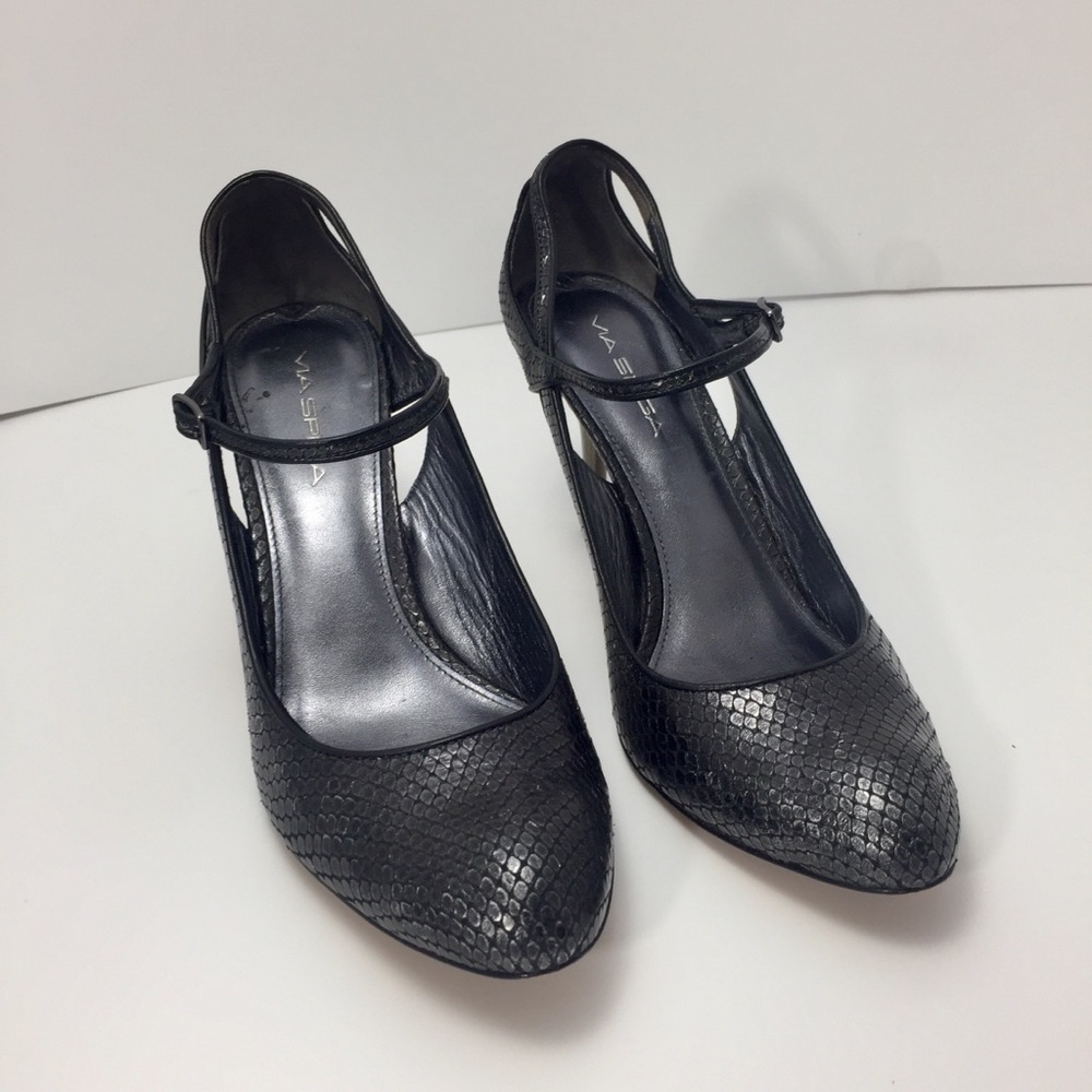 Black Textured Pointed-Toe Mary Jane Heels